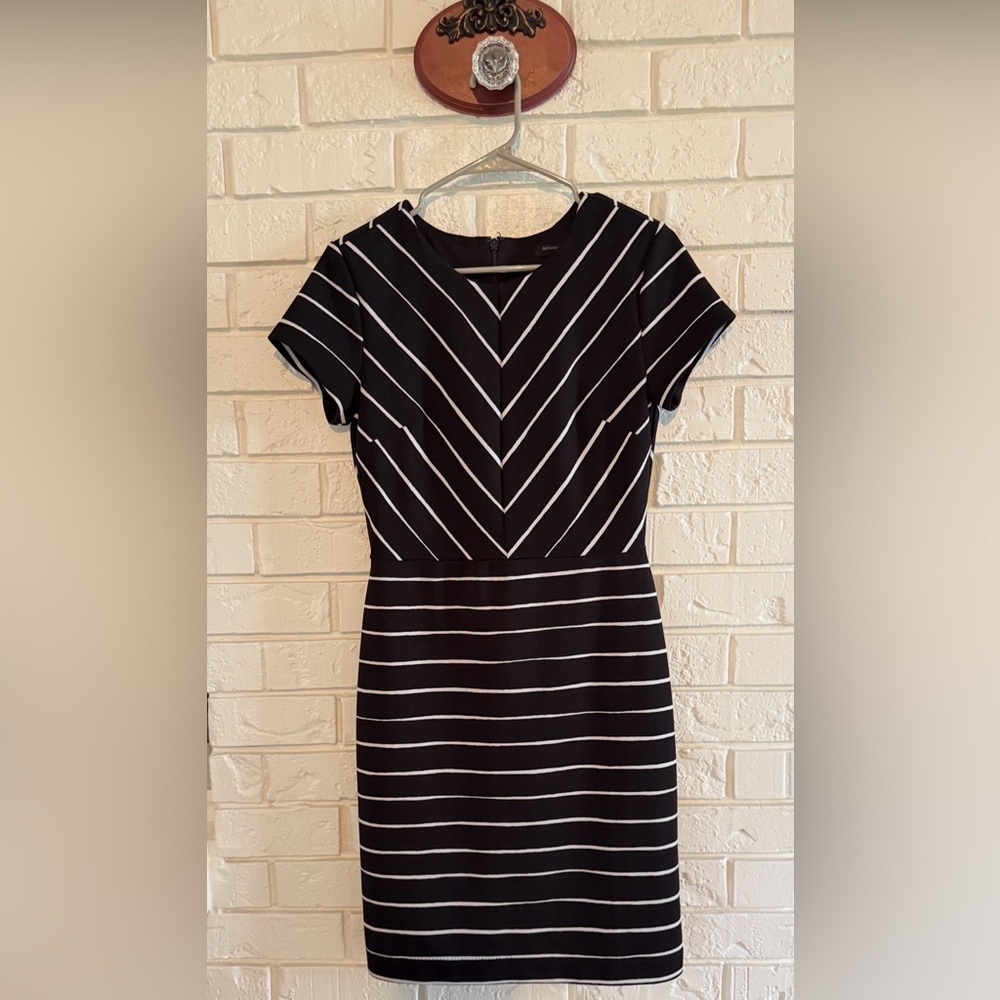 Banana Republic Black and White Chevron  Dress